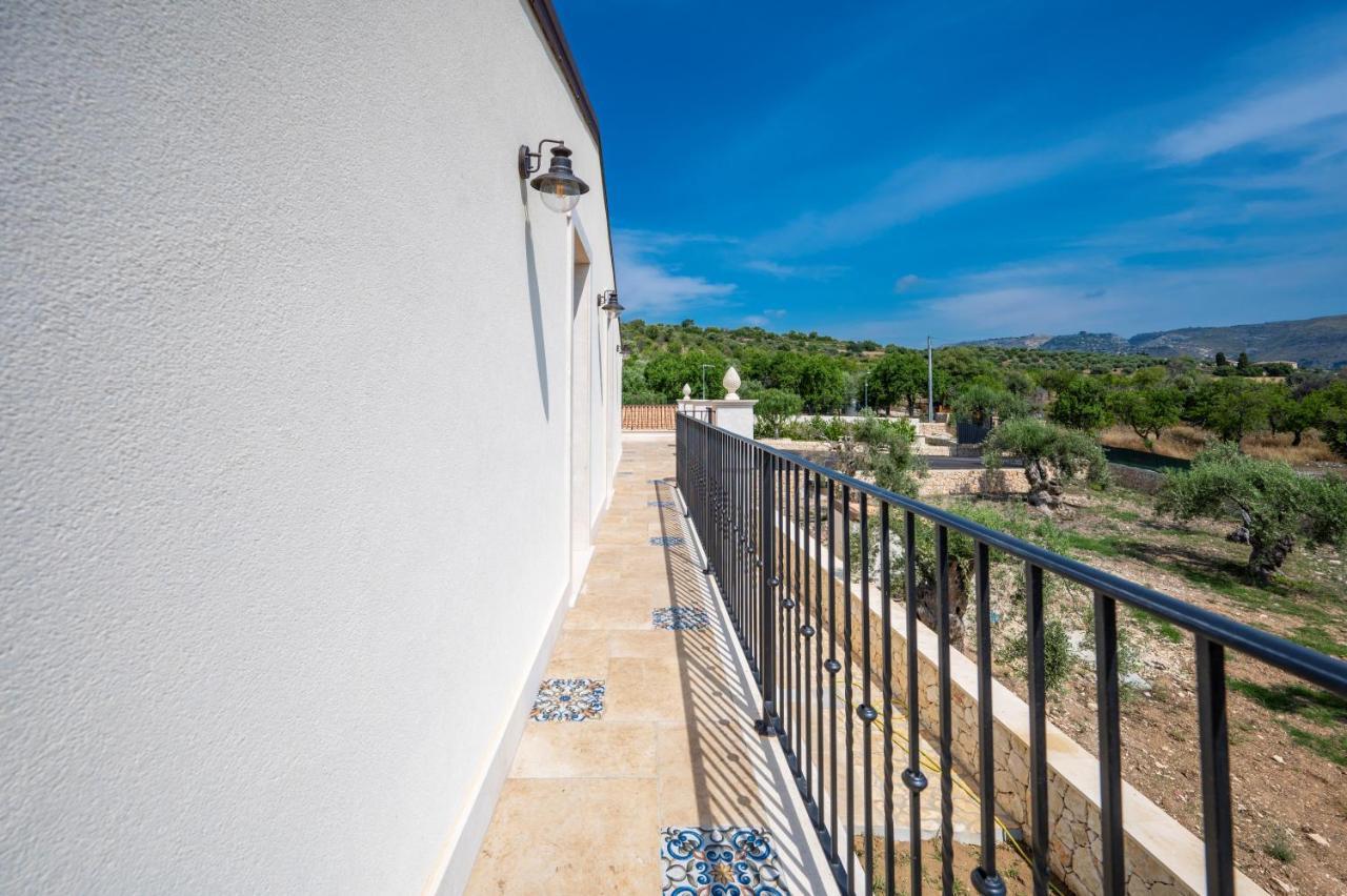 Villa Carmiano Luxury Bedrooms In Avola In The Province Of Syracuse With Spa And Swimming Pool And Wonderful Seaview Экстерьер фото